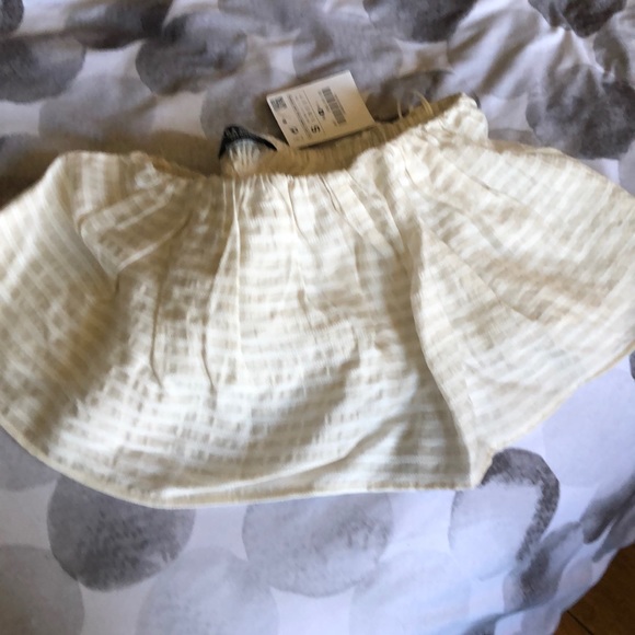 Short Ruffled top - Picture 3 of 5